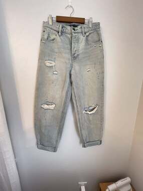 Alexander Wang Button-Fly Light Wash Distressed Relaxed Jeans
Mom jeans